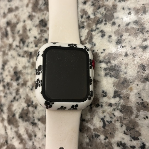 Ladies Series 7 Apple Watch. Multiple accessories. - Picture 4 of 6